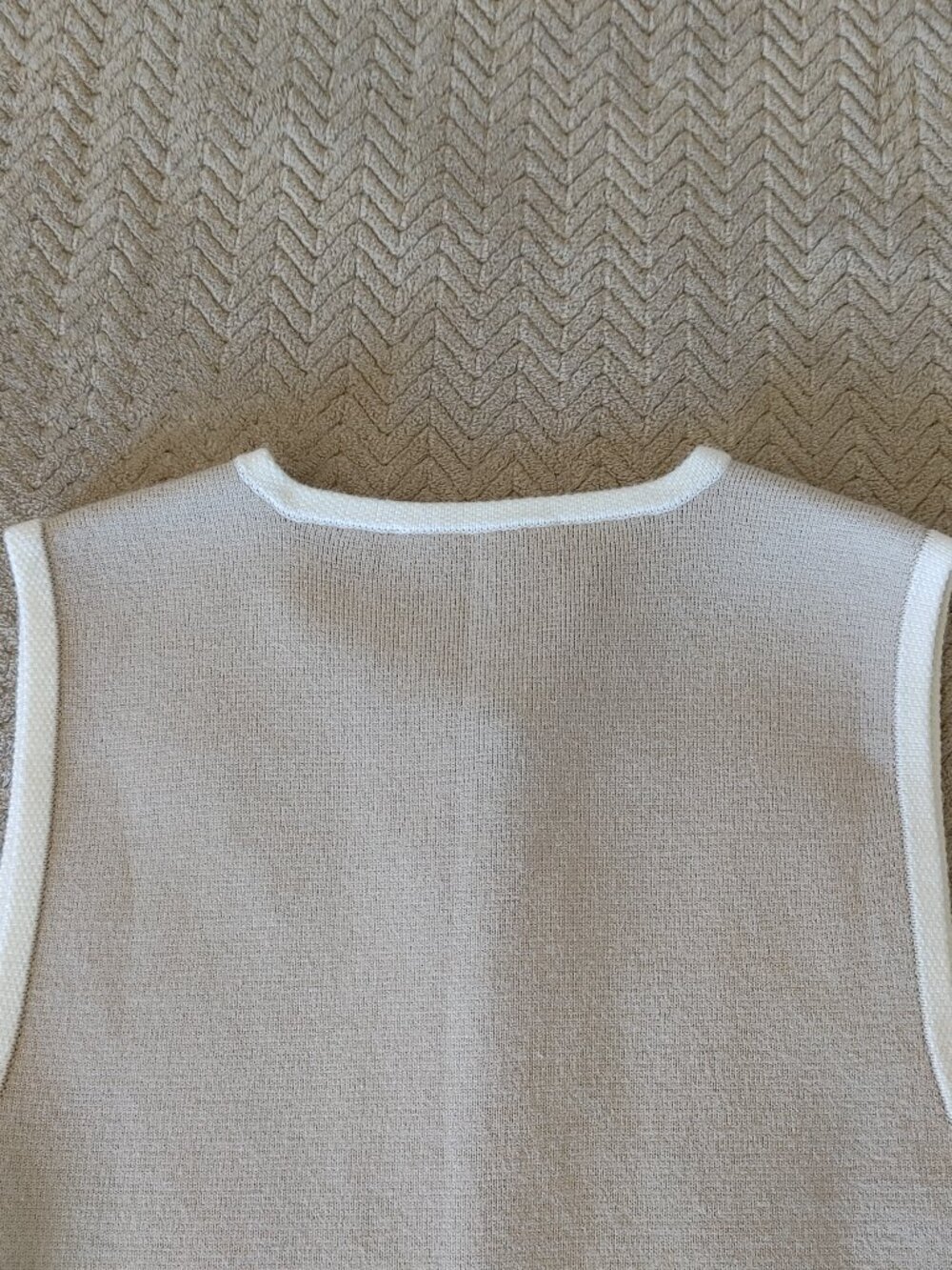 Women's Abercrombie & Fitch Sweater Vest Size: L - Picture 11 of 11